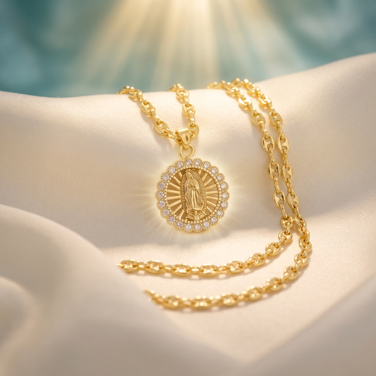 Cadena Virgen de Guadalupe oro laminado 18K